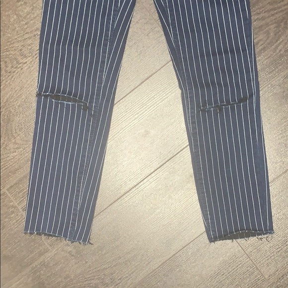 ZARA High Waisted Striped Cropped Jegging Size 4 Knee Rips Pinstripe - Picture 3 of 5